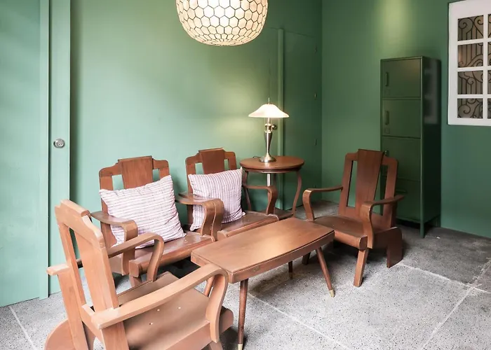 Miranamin Nest Liryo - Family In Unique Historic With Indoor Plunge Pool, Garden Access, Self-service Breakfast, Guest Kitchen Apartment Manila